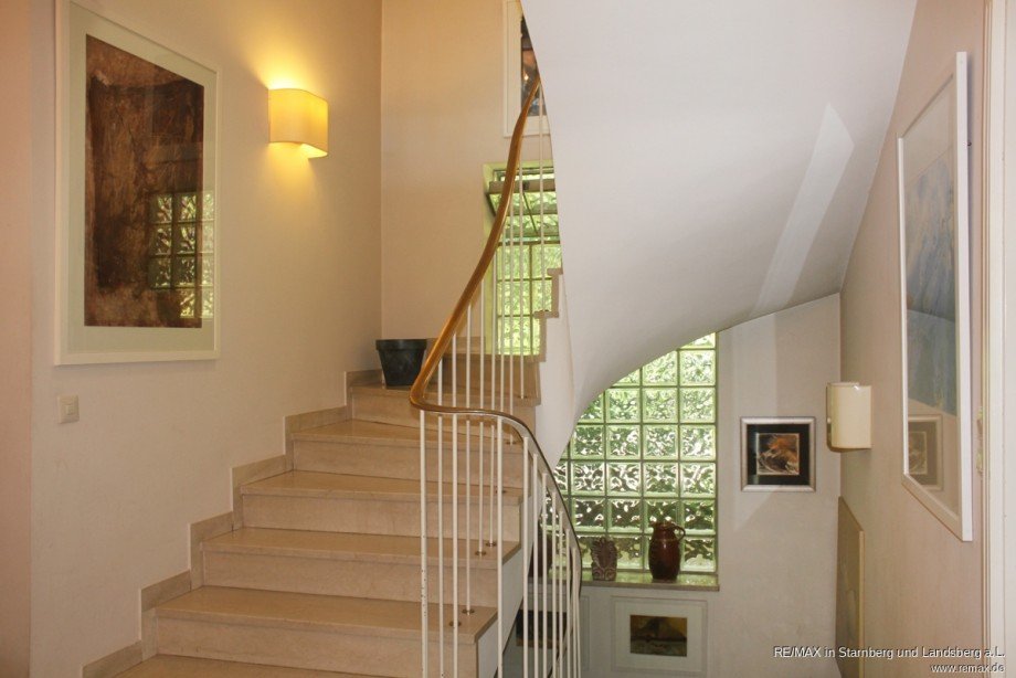Treppe ins DG Reihenendhaus Gr�nwald