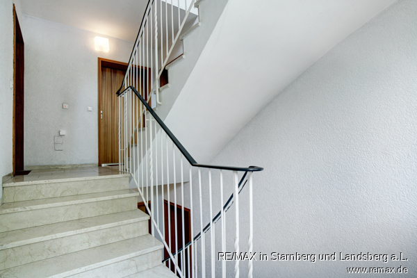 01. Stock, Treppenhaus - REMAX PSc-1008 1 Zi ETW WestPark Etagenwohnung M�nchen / Westpark