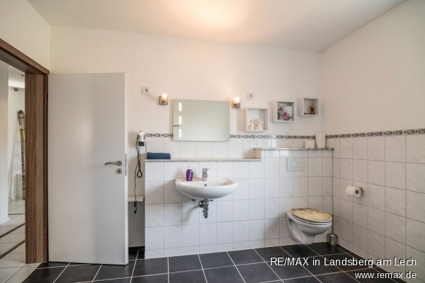 Vollbad im EG Einfamilienhaus Thaining