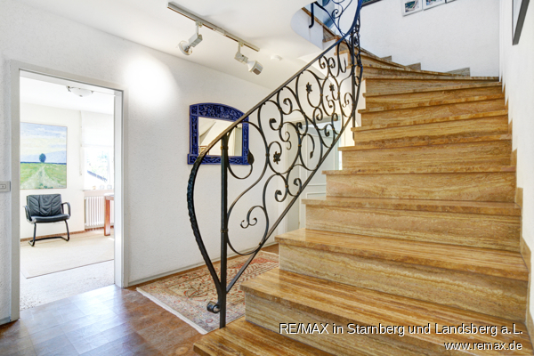 Treppe vom OG ins DG Einfamilienhaus Tutzing