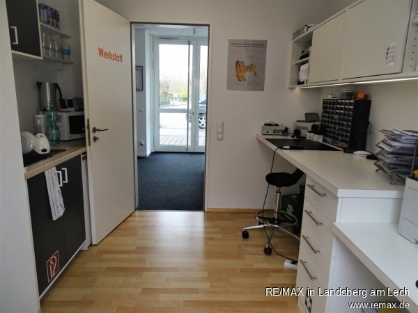 Werkstatt / Aufenthaltsraum mit EBK B�rofl�che Landsberg