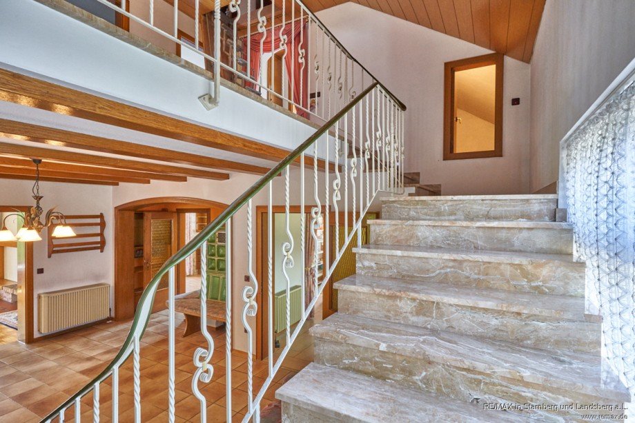 EG Treppen ins DG Einfamilienhaus T�rkheim