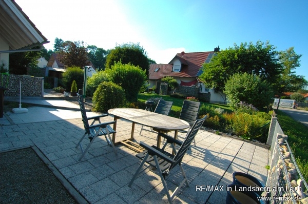 Terrasse hinter dem Haus Einfamilienhaus Obermeitingen