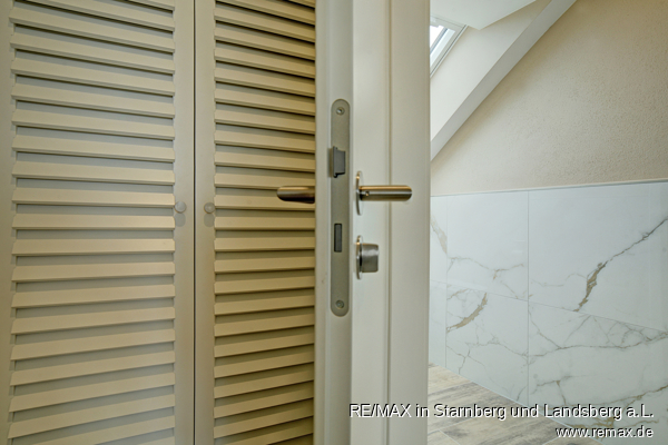 Einbauschrank Dachgeschosswohnung M�nchen