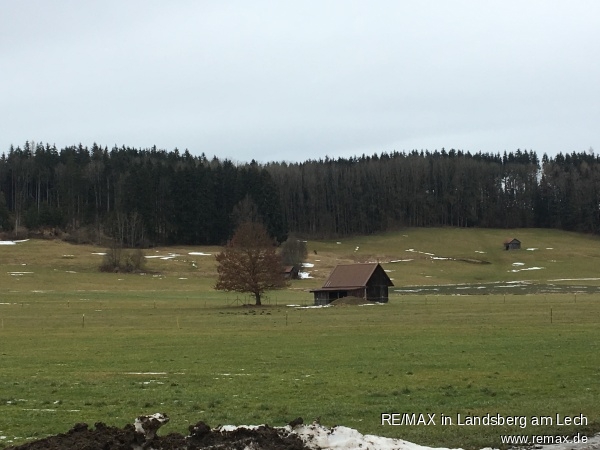 Hinter dem Grundst�ck Wohngrundst�ck Unterdie�en