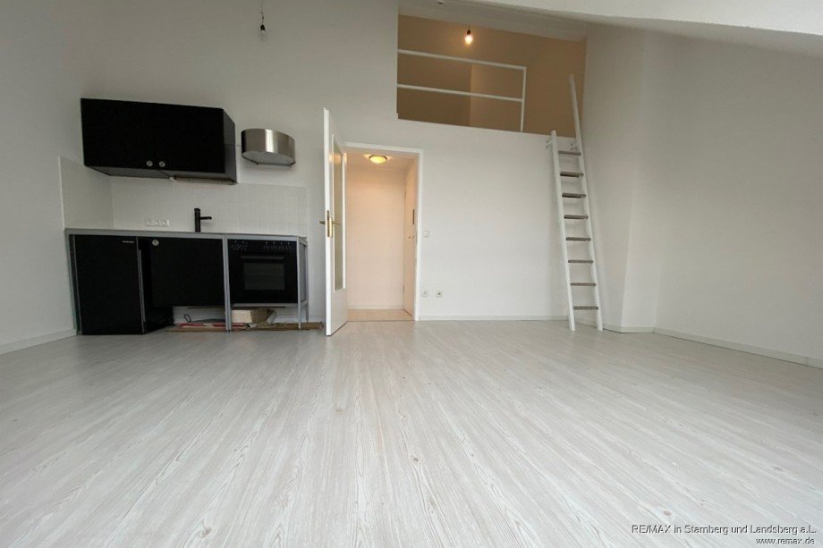 04_Wohnen-Galerie-Kueche Dachgeschosswohnung Ottobrunn