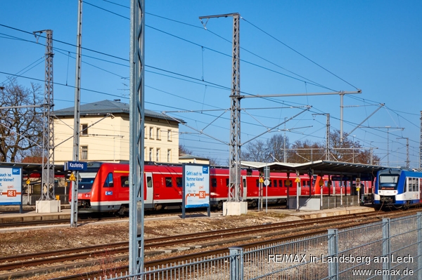 Kaufering Bahnhof Regionalbahn Reihenmittelhaus Kaufering