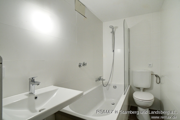Saniertes Bad, Sanierte B�den - REMAX PSc-1008 1 Zi ETW WestPark Etagenwohnung M�nchen / Westpark