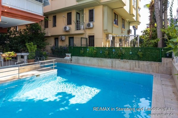 Mit Pool Etagenwohnung Fener