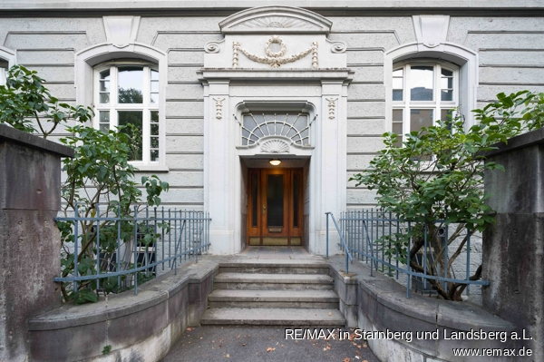 Eingang Vordergeb�ude W�rzburg Erdgeschosswohnung V E R K A U F T: Au�ergew�hnlich! Herrschaftliche Jugenstil-Wohnung im Herzen von W�rzburg