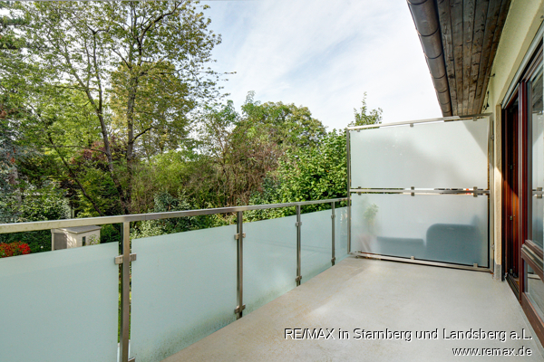 Gro�er West-Balkon - REMAX PSc-1008 1 Zi ETW WestPark Etagenwohnung M�nchen / Westpark