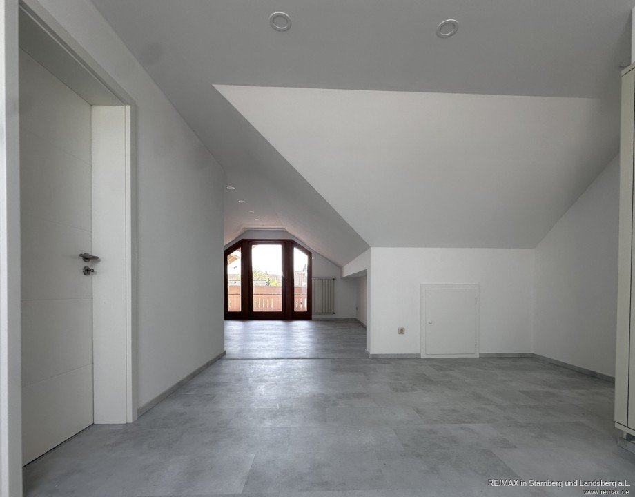 Diele und Wohnzimmer Dachgeschosswohnung Thaining
