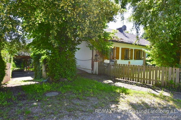 Einfahrt Nord-Westseite Einfamilienhaus Penzing