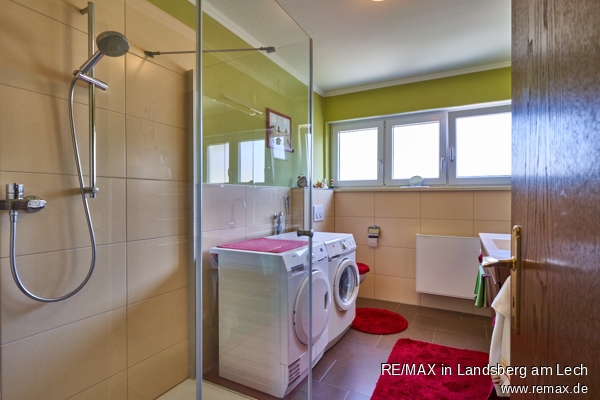 Bad im EG Reihenmittelhaus Kaufering