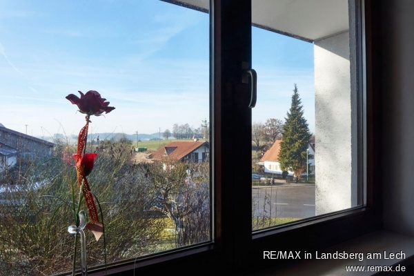 Blick aus dem Wohnzimmerfenster Einfamilienhaus Finning / Entraching