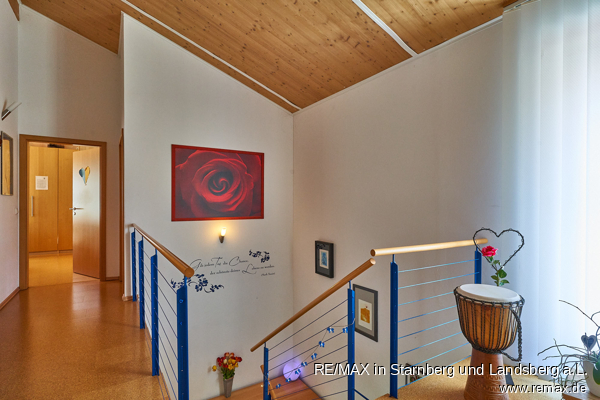 OG Flur und Treppe Einfamilienhaus Langenneufnach
