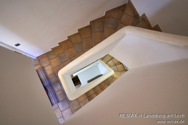 Treppe Doppelhaush�lfte Die�en