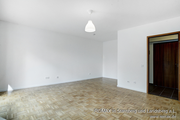 Ger�umiger Wohn-Schlaf-Raum REMAX PSc-1008 1 Zi ETW WestParkREAMX PSc-1008 1 Zi ETW WestPark - REMAX PSc-1008 1 Zi ETW WestPark Etagenwohnung M�nchen / Westpark