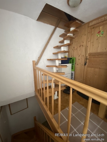 Treppe zum DG Zweifamilienhaus Landsberg