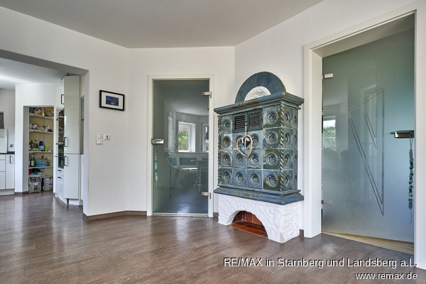 Kachelofen im Esszimmer Einfamilienhaus Hurlach