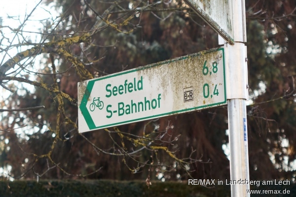 Lage zum S-Bahnhof Einfamilienhaus We�ling