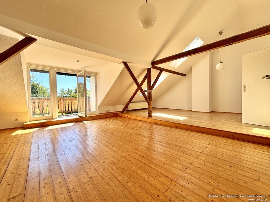 Wohn-Esszimmer Dachgeschosswohnung Finning / Entraching