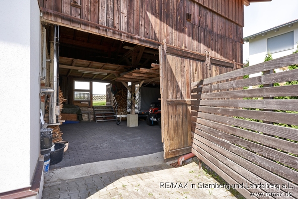 Einfahrt zum Stadel (Nordseite des Geb�udes) Einfamilienhaus Mallersdorf-Pfaffenberg / Oberellenbach