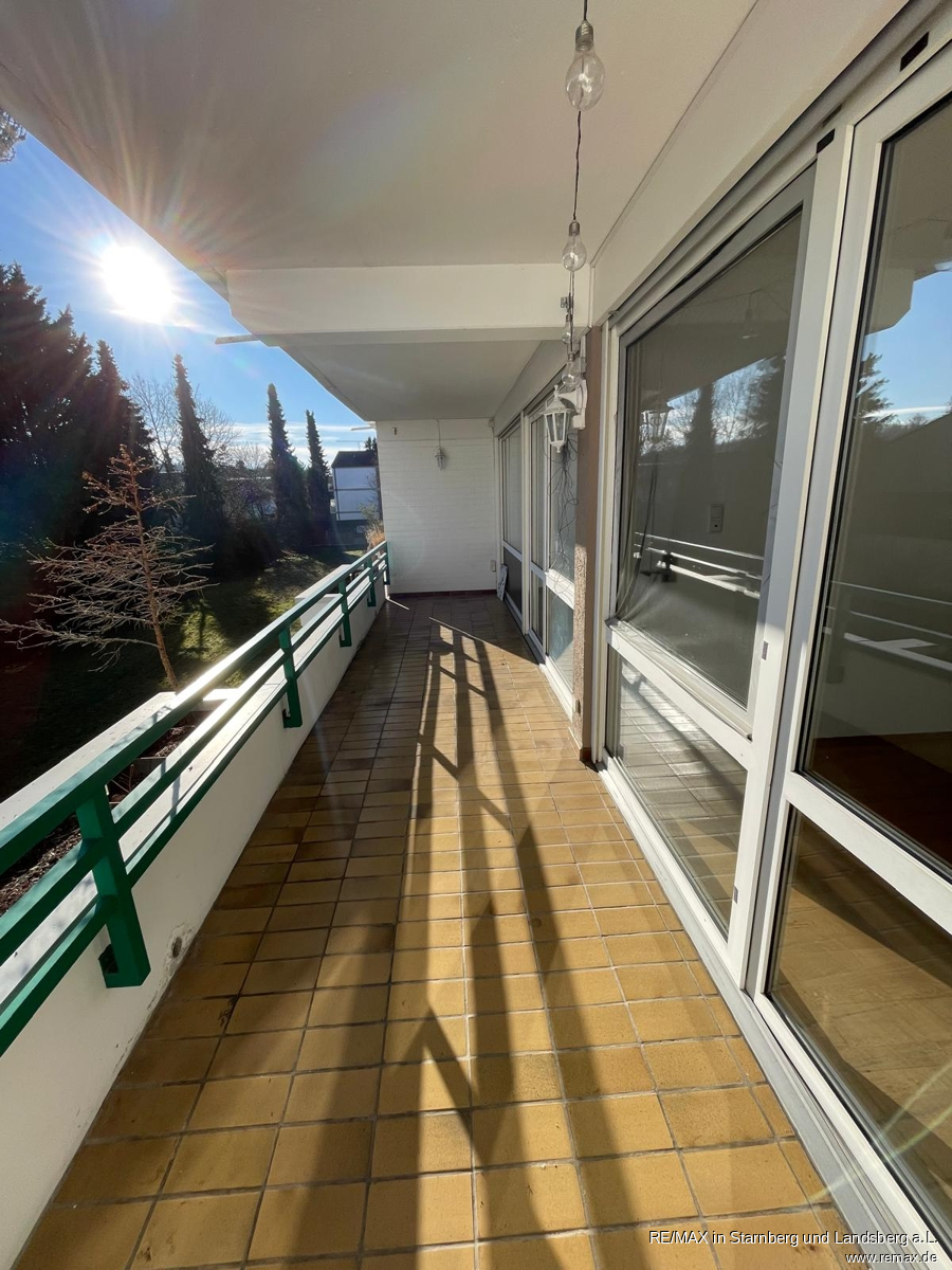 Balkon S�d-Ost Etagenwohnung Krailling