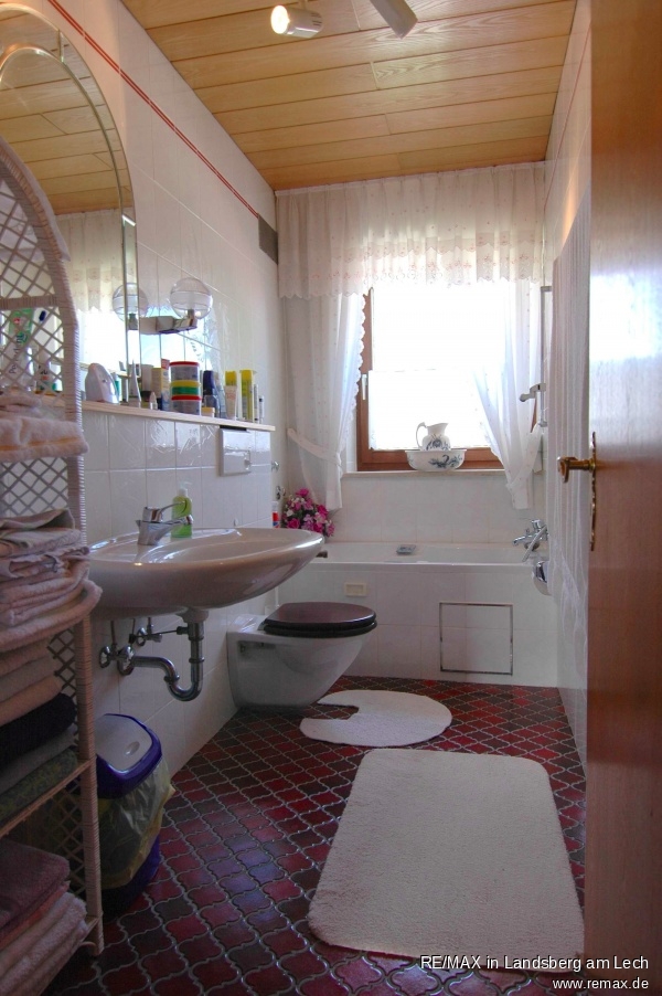 Bad im Obergeschoss Einfamilienhaus Geltendorf