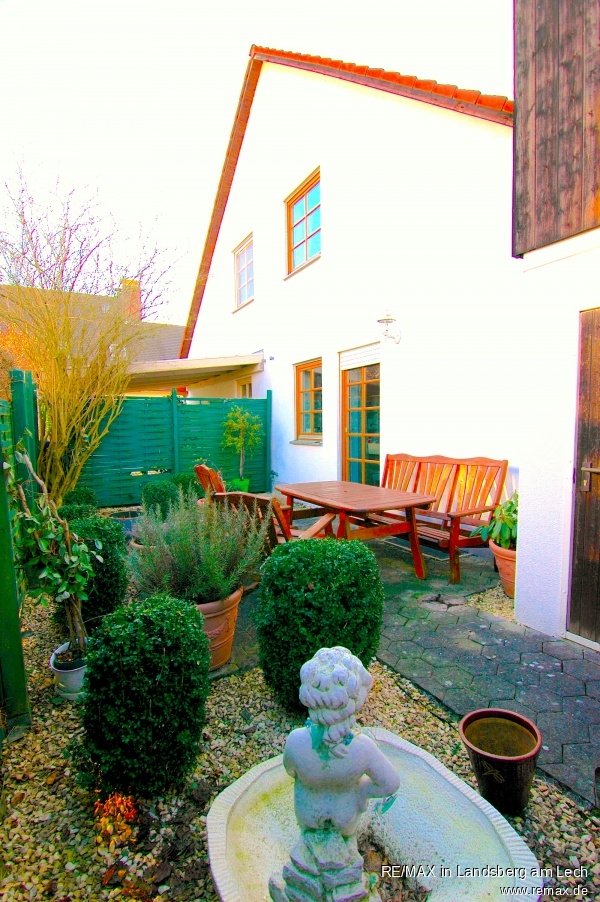 Garten hinten Doppelhaush�lfte Landsberg