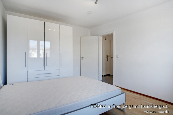 Helles Schlafzimmer mit Jalousie Etagenwohnung M�nchen