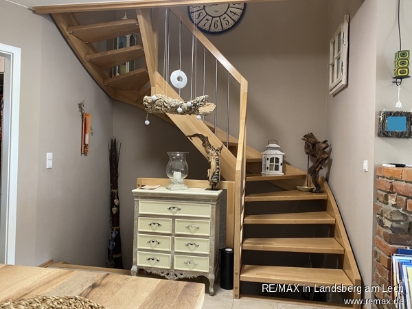 Treppe zum OG Reihenmittelhaus Landsberg