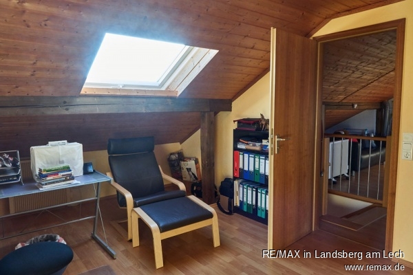 (Kind 1-) Zimmer im DG Einfamilienhaus We�ling