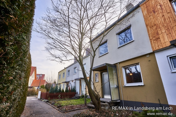 Haus Puchheim Reihenmittelhaus VERKAUFT: Familien-Haus zum Selbst-Herrichten
