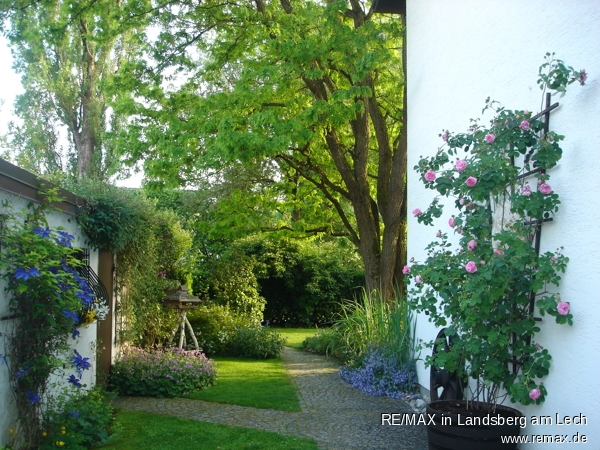 Garten im Sommer Doppelhaush�lfte Inning am Ammersee
