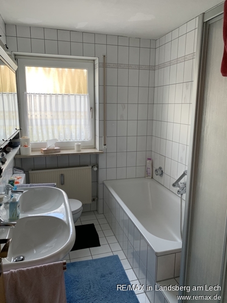 EG Bad Mehrfamilienhaus Scheuring
