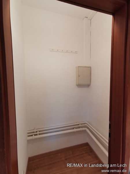 Abstellkammer mit Sicherungskasten in der Wohnung neben dem Badezimmer Etagenwohnung Unterschlei�heim