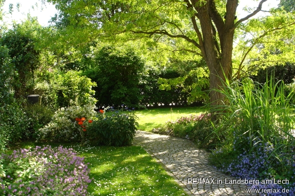 Garten im Sommer Doppelhaush�lfte Inning am Ammersee