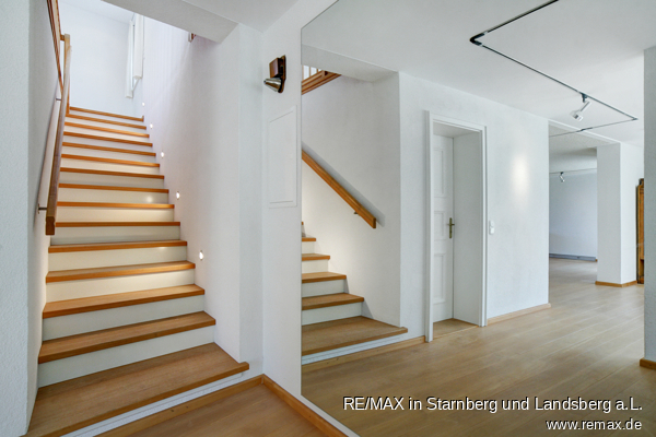 Treppe zu OG Bauernhaus Starnberg / Hanfeld