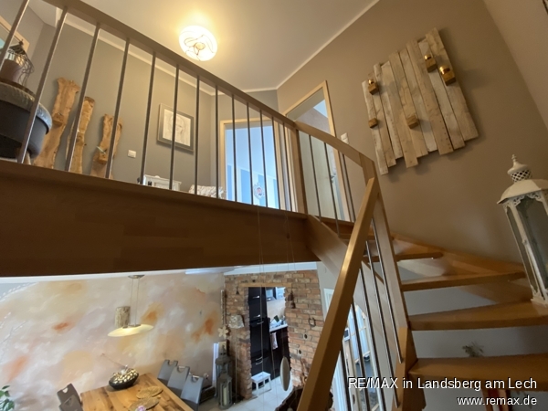 Treppe zum OG Reihenmittelhaus Landsberg