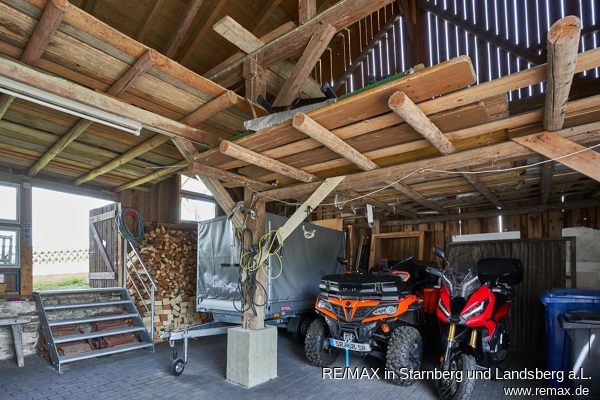 Stadel mit viel Platz f�r Auto und Ger�tschaften Einfamilienhaus Ergoldsbach / Langenhettenbach