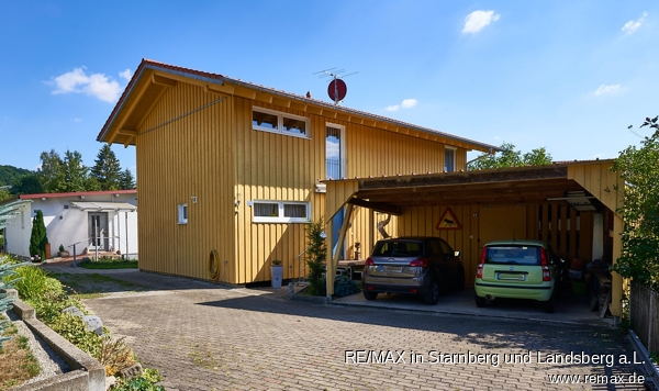 Haus Hofseite und Zufahrt Einfamilienhaus Langenneufnach