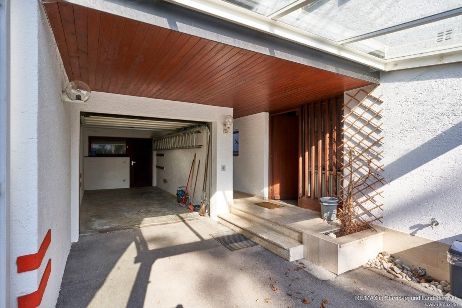 Garage mit Vordach Doppelhaush�lfte Vaterstetten