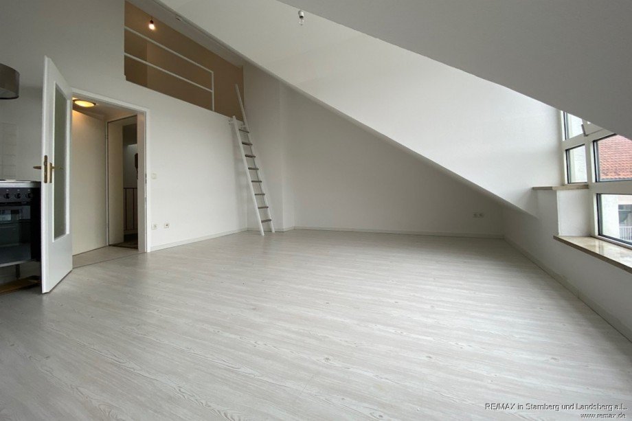 03_Wohnen-links Dachgeschosswohnung Ottobrunn