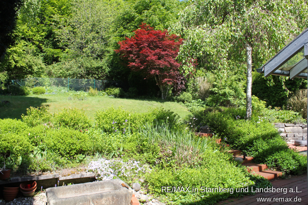 Blick vom Garten in den Wald Einfamilienhaus Tutzing