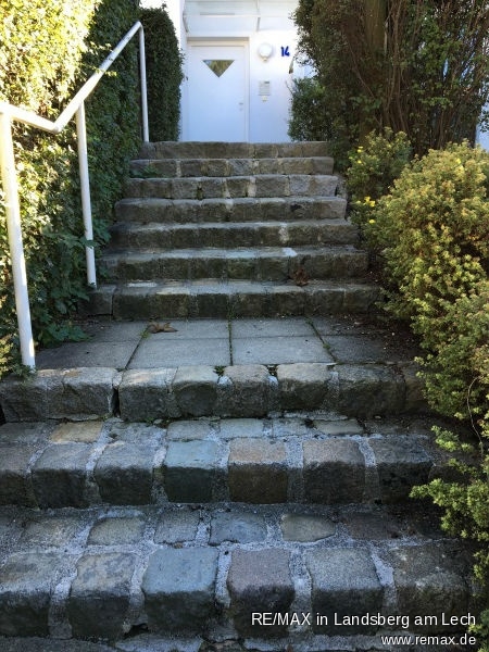 Weg zum Hauseingang Etagenwohnung Utting