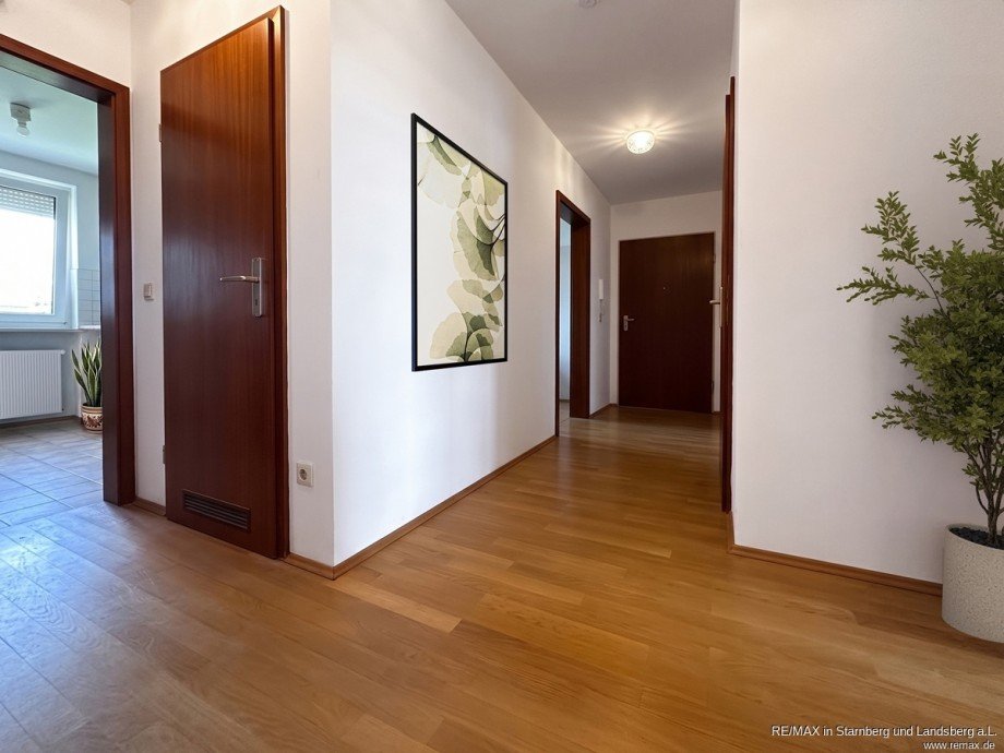 Flur - digital aufger�umt Dachgeschosswohnung M�nchen