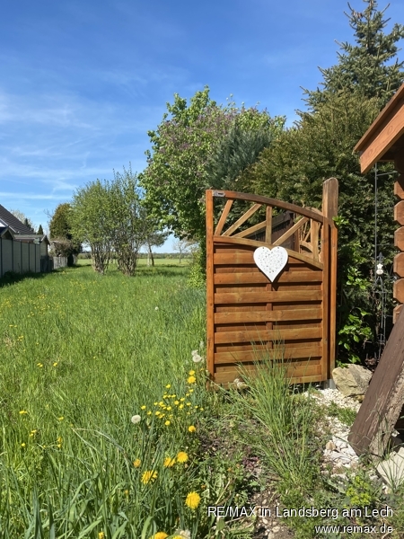 Wiese s�dlich vom Garten Doppelhaush�lfte Klosterlechfeld