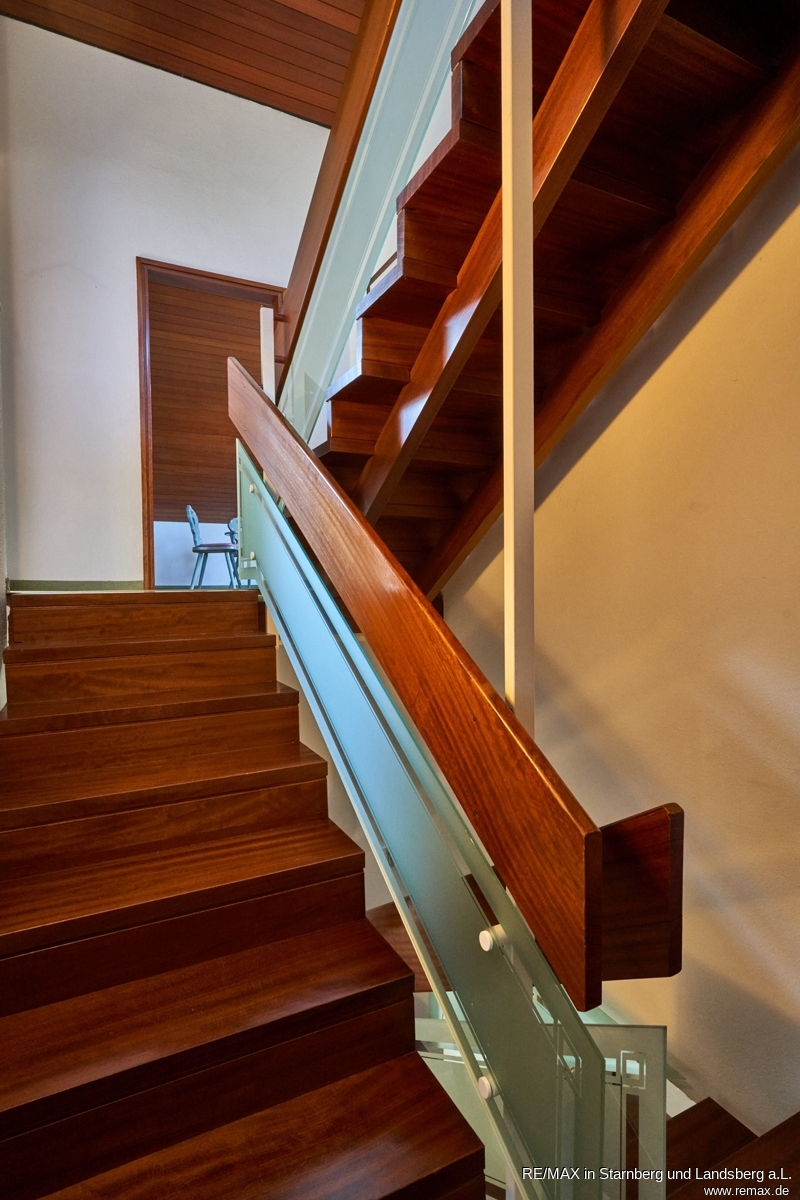 Treppe in DG untere Ebene Doppelhaush�lfte Vaterstetten