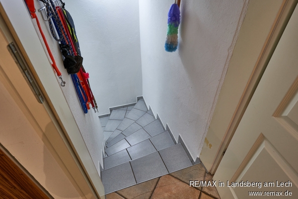 KG Treppe Doppelhaush�lfte Die�en